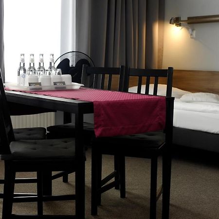 Hostel Helios Września Exteriör bild