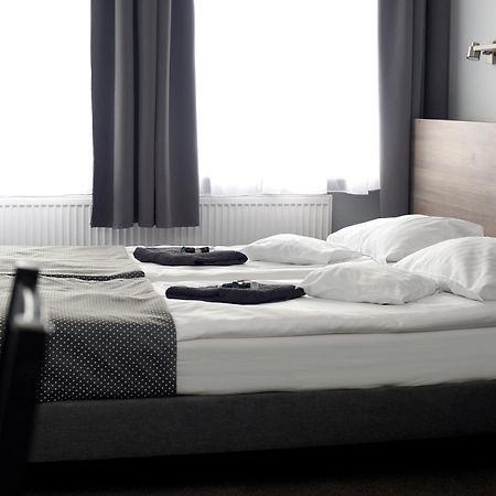 Hostel Helios Września Exteriör bild