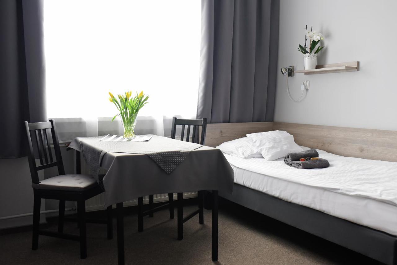 Hostel Helios Września Exteriör bild