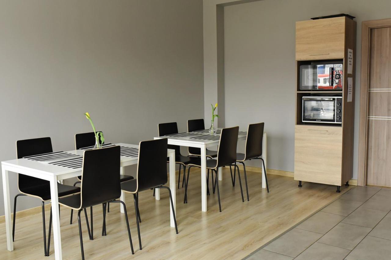 Hostel Helios Września Exteriör bild