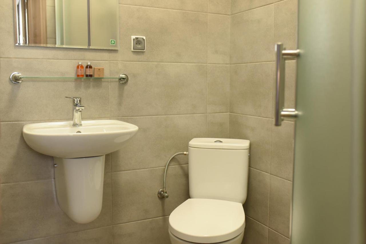Hostel Helios Września Exteriör bild