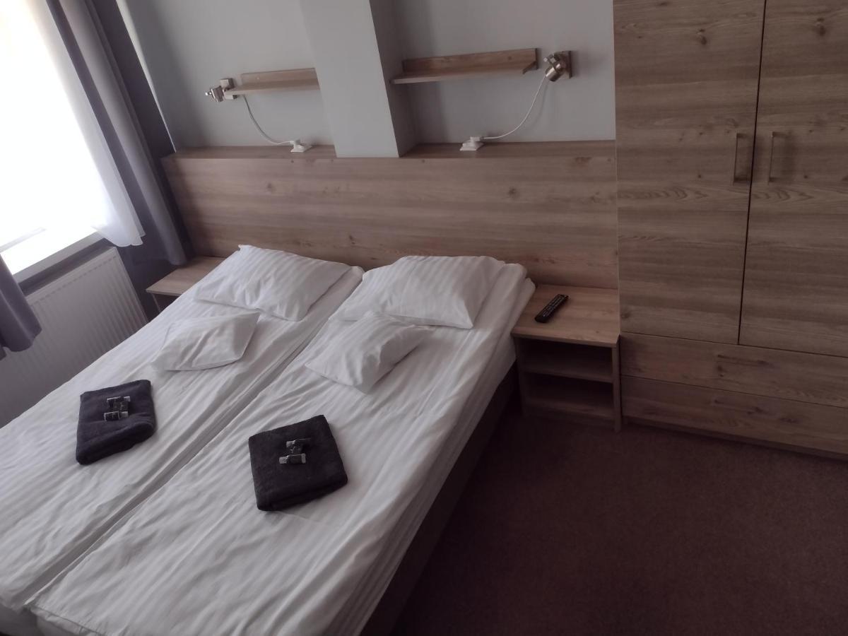 Hostel Helios Września Exteriör bild