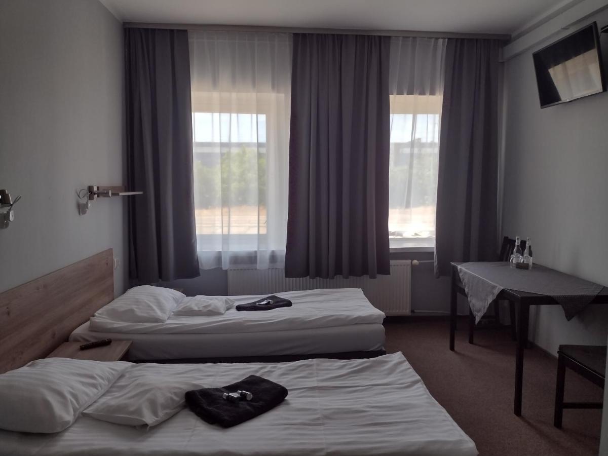 Hostel Helios Września Exteriör bild