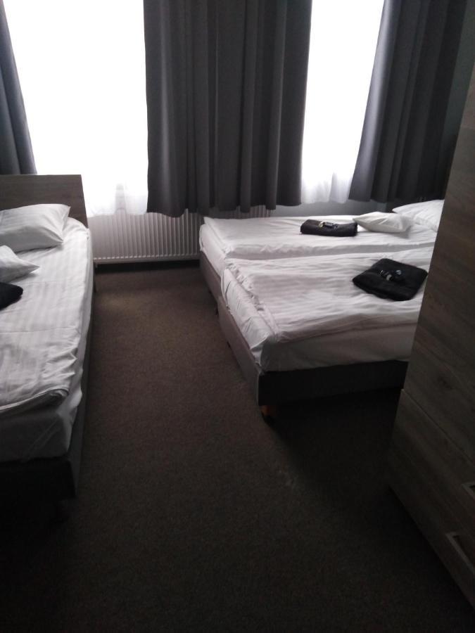 Hostel Helios Września Exteriör bild