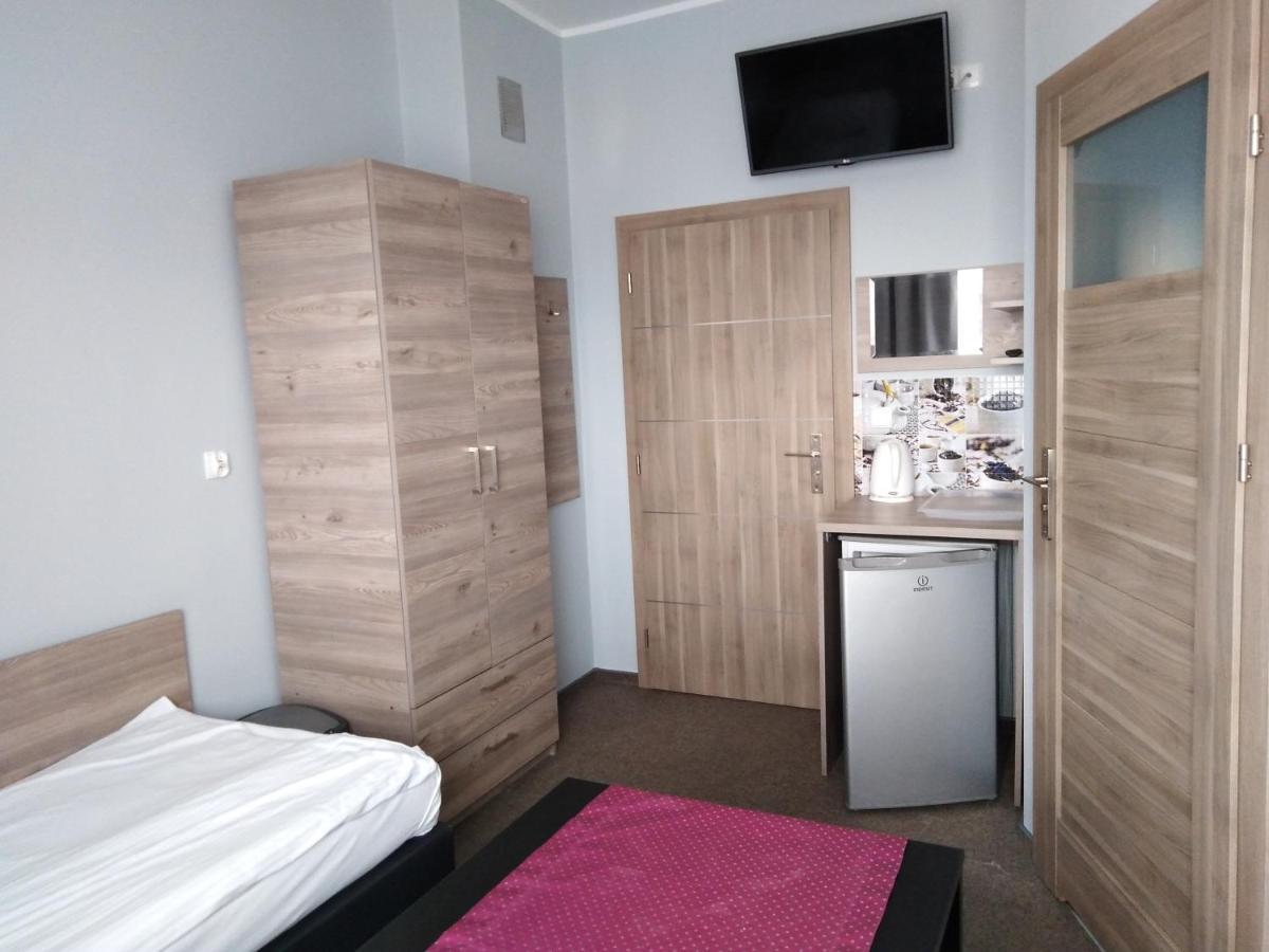 Hostel Helios Września Exteriör bild